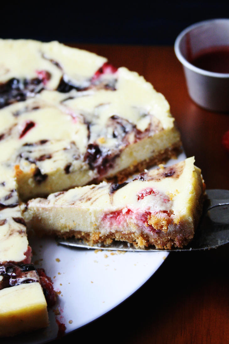 berry_swirl_cheesecake_by_sasquat_ch-d37