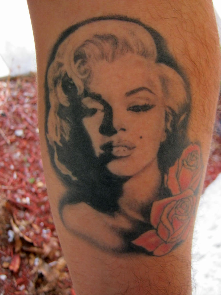 Marilyn Monroe Pink Roses